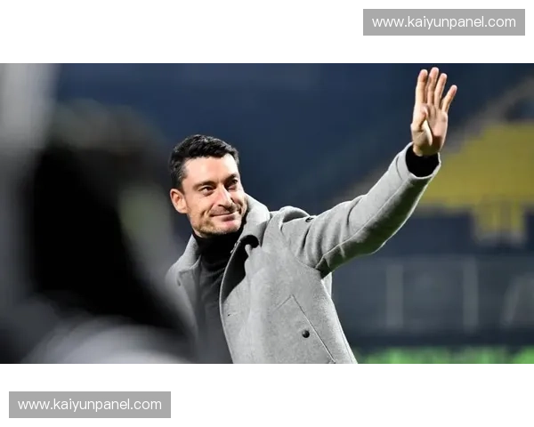 法兰克福官宣里埃拉出任新帅,西班牙教头签约至2028年 法兰克福官宣里埃拉出任新帅,西班牙教头签约至2028年